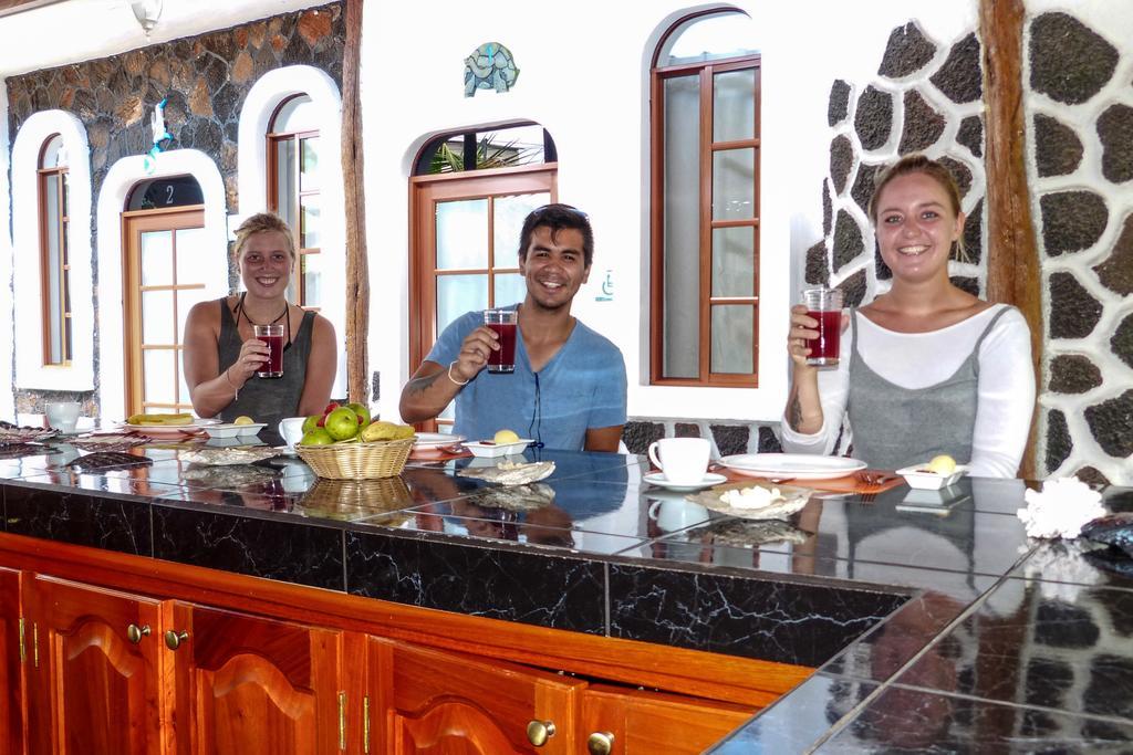 Hotel Coloma Galapagos 푸에르토아요라 외부 사진