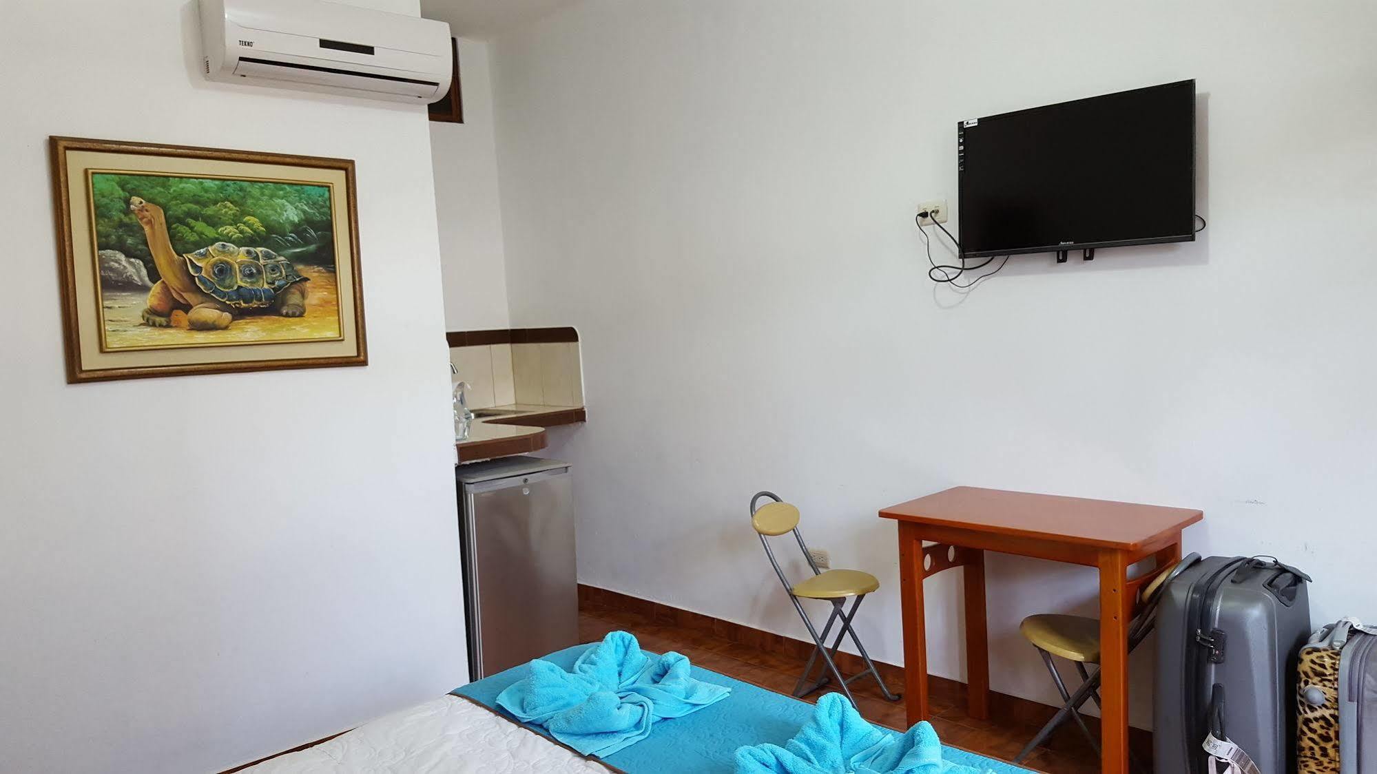 Hotel Coloma Galapagos 푸에르토아요라 외부 사진