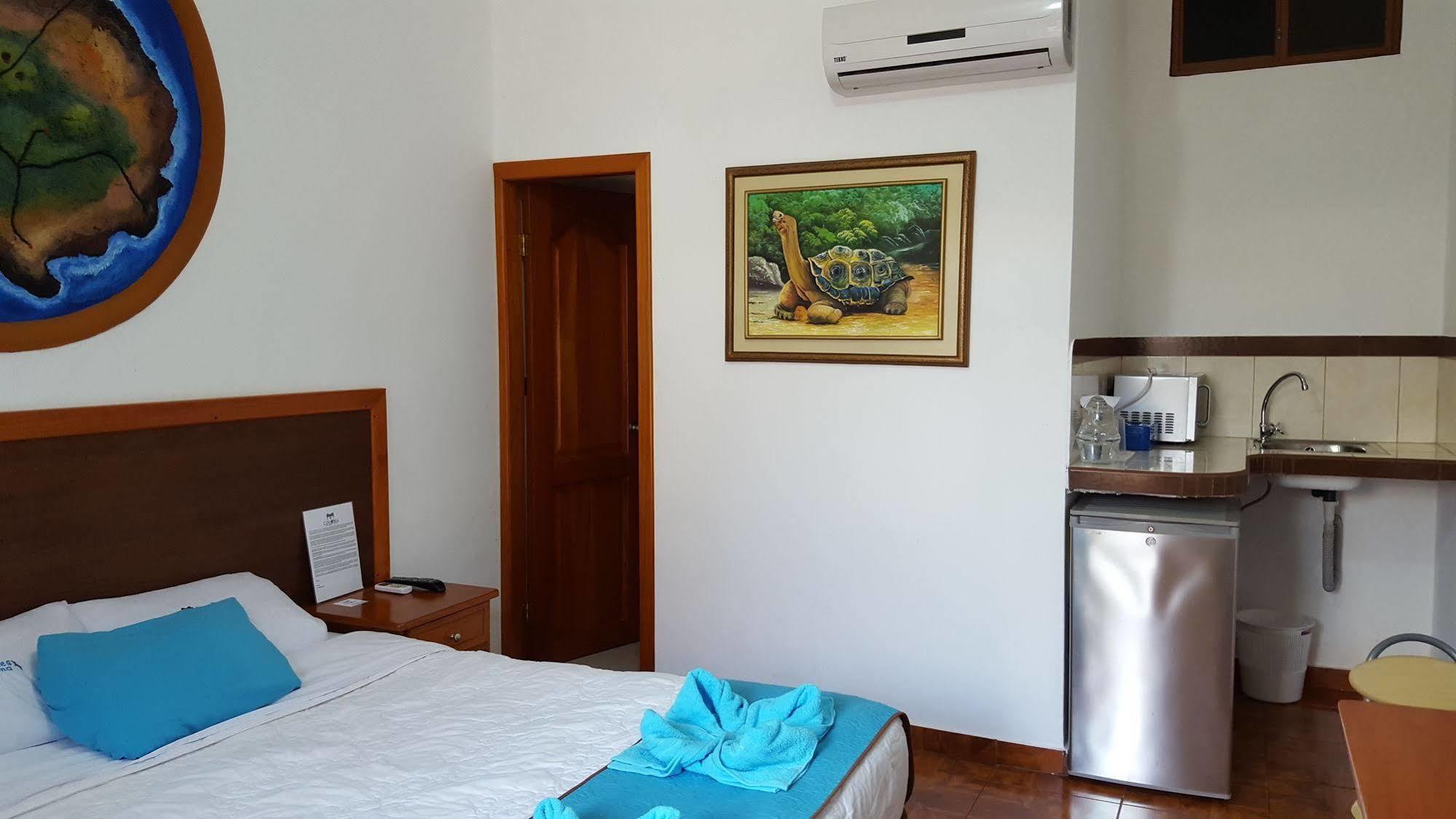 Hotel Coloma Galapagos 푸에르토아요라 외부 사진